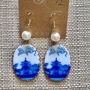 Plunder Jewelry- New in Box, smoke free home